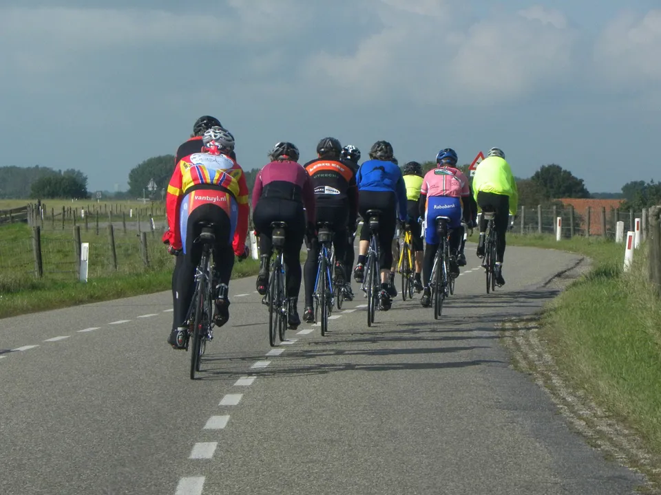 Cyclists 6118622 1280